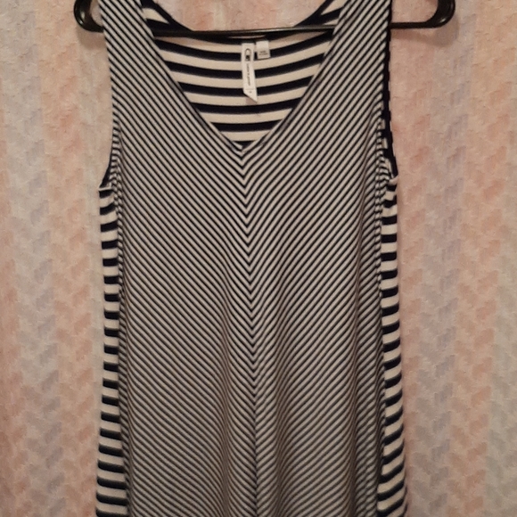 Cable & Gauge Tops - ♠Navy & White Striped Cable & Gauge Sleeveless Top